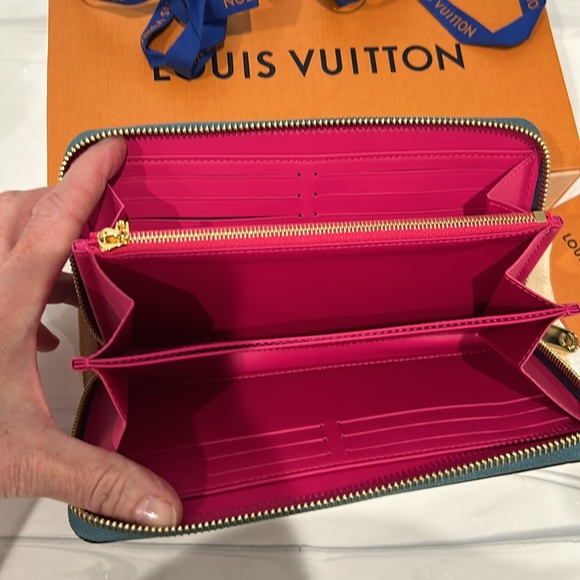 ‼️SOLD‼️💯% Authentic Louis Vuitton zippy wallet - Picture 8 of 16